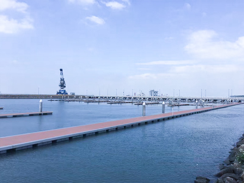 Muelle flotante del puerto deportivo del aeropuerto internacional de Shenzhen 